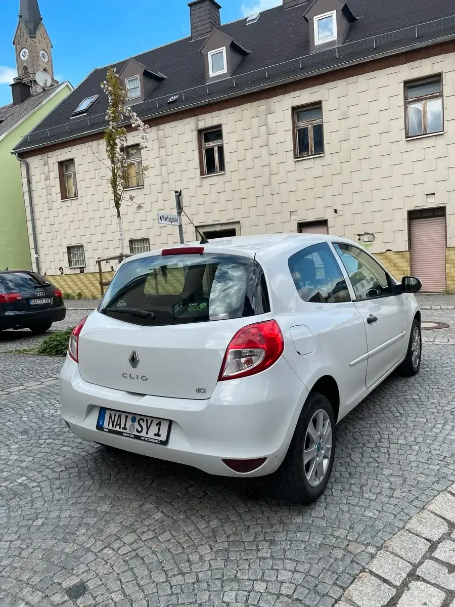 Gebraucht Renault Clio 75 PS (55 kW) 2012 Weiß Kleinwagen