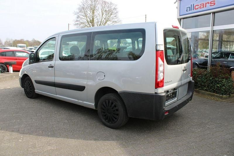 Gebraucht Peugeot TePee Access 128 PS (94 kW) 2015 Silber Van / Kleinbus