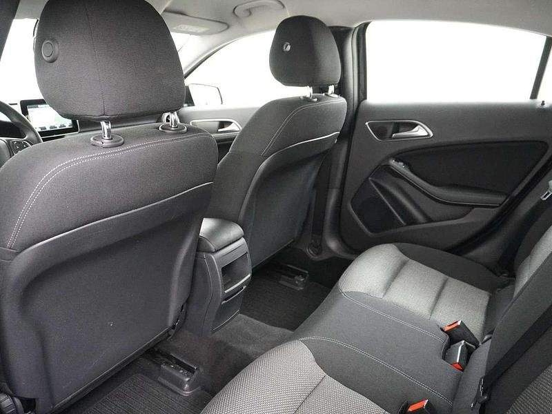 Gebraucht Mercedes A160 90 PS (66 kW) 2016 Schwarz Limousine