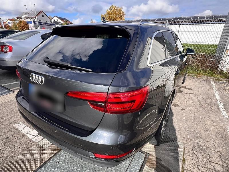 Gebraucht Audi A4 Sport 150 PS (110 kW) 2016 Grau Kombi