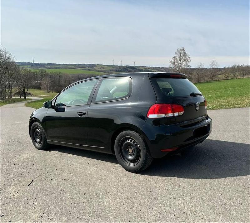 Gebraucht VW Golf VII 105 PS (77 kW) 2012 Schwarz Limousine