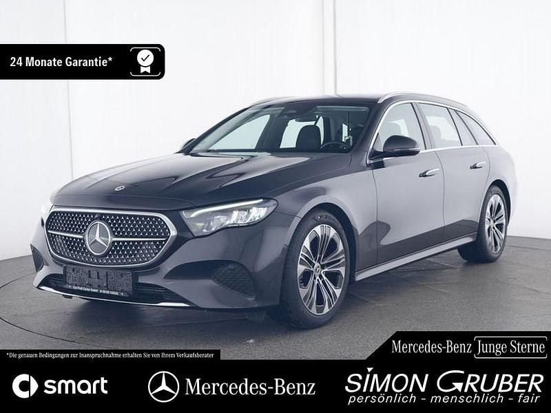 Grau Gebraucht 2024 Mercedes E220 Limousine | 44.900 € (Superpreis) - Bild 1/4