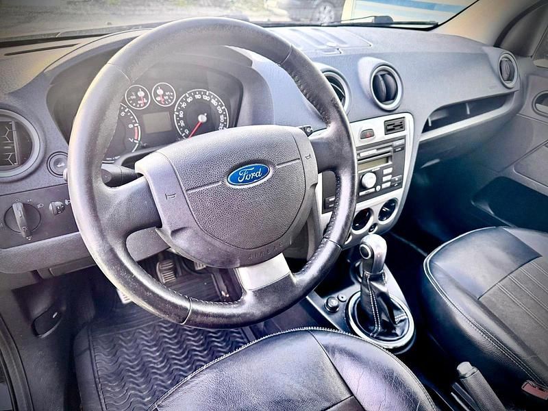 Gebraucht Ford Fusion 80 PS (58 kW) 2009 Schwarz Kleinwagen