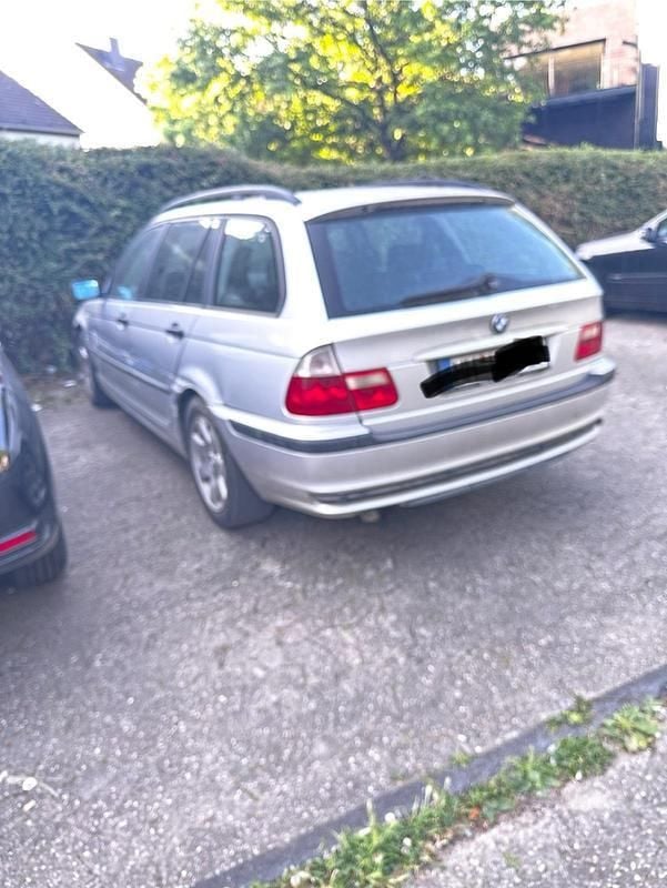 Grau Gebraucht 2003 BMW 320 Kombi | 1.500 € (Guter Preis) - Bild 1/4