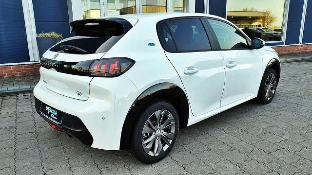 Gebraucht Peugeot e-208 Active 100 kW (136 PS) 2021 Weiß Kleinwagen