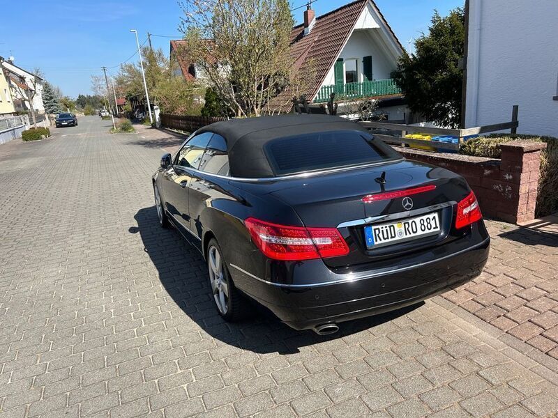 Gebraucht Mercedes E200 Avantgarde 184 PS (135 kW) 2012 Schwarz Cabrio