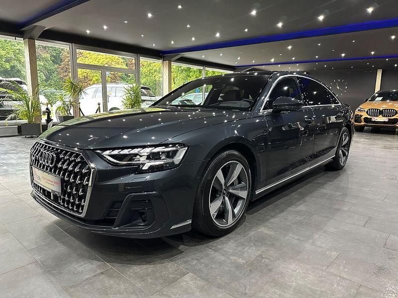 Grau Gebraucht 2024 Audi A8 Sport Limousine | 67.990 € (Teuer) - Bild 1/4