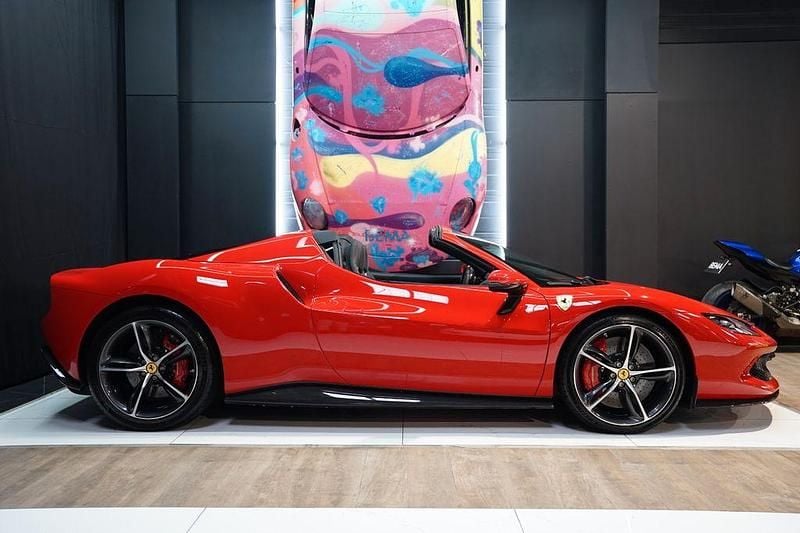 Gebraucht Ferrari 296 663 PS (487 kW) 2023 Rot Cabrio