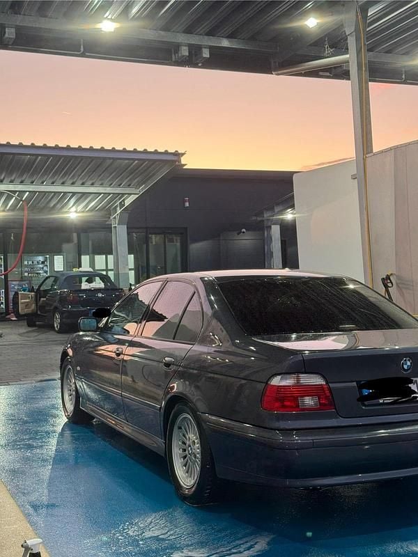 Grau Gebraucht 2001 BMW 530 Limousine | 3.990 € (Guter Preis) - Bild 1/4