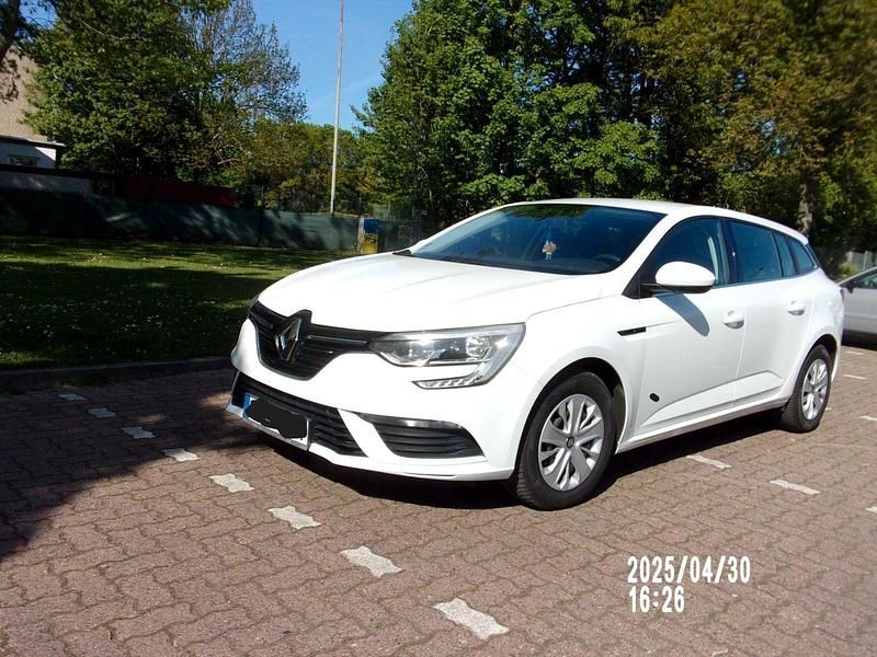 Weiß Gebraucht 2018 Renault Mégane GrandTour Life Kombi | 9.200 € (Guter Preis) - Bild 1/4