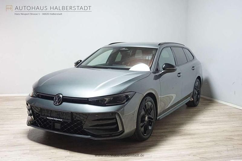 Gebraucht VW Passat R-line 193 PS (141 kW) 2024 Graphitgrau metallic (metallic) Kombi
