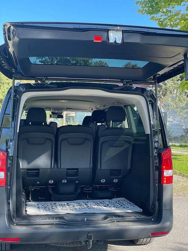 Schwarz Gebraucht 2020 Mercedes Vito Van / Kleinbus | 23.000 € (Etwas zu teuer) - Bild 1/4