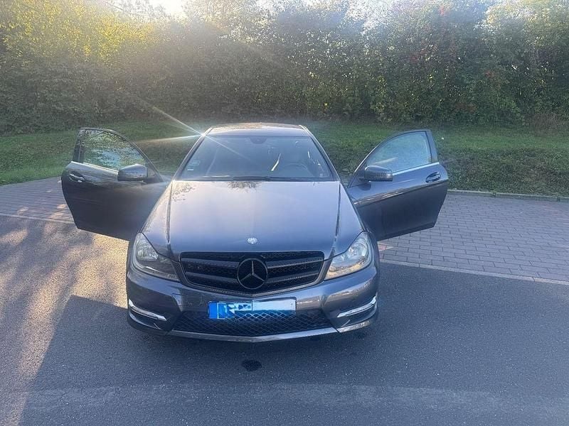Grau Gebraucht 2013 Mercedes C180 AMG line Coupé | 6.200 € (Superpreis) - Bild 1/4