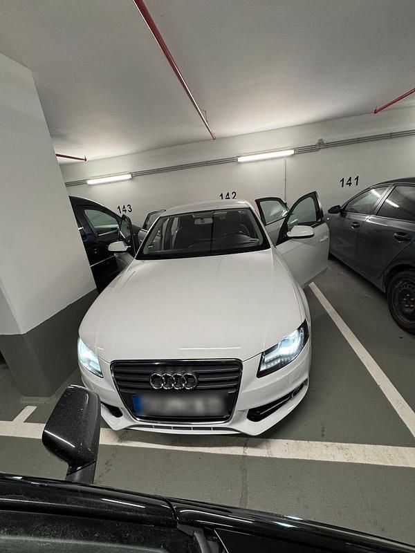 Weiß Gebraucht 2009 Audi A4 Limousine | 5.500 € (Fairer Preis) - Bild 1/4