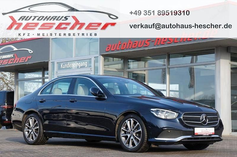 Nautikblau (metallic) Gebraucht 2023 Mercedes E220 Limousine | 38.980 € (Fairer Preis) - Bild 1/4