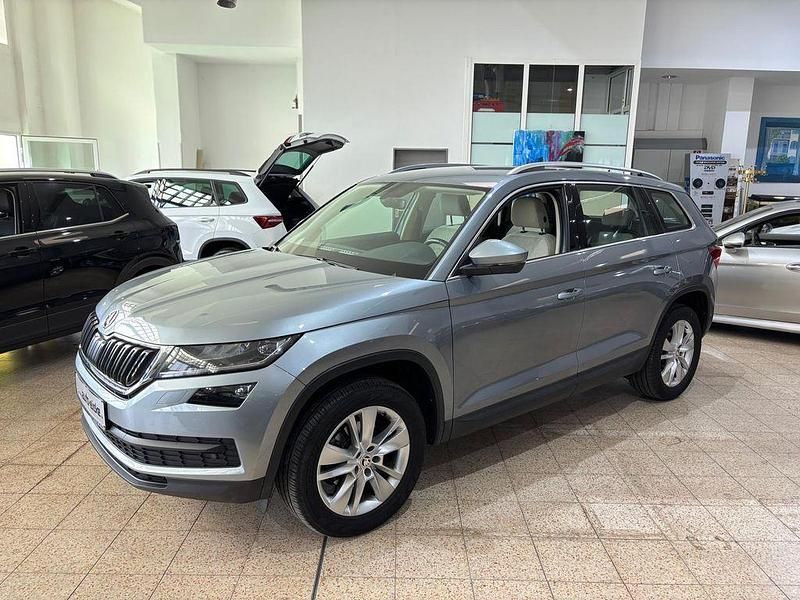 Grau Gebraucht 2017 Skoda Kodiaq Style SUV | 20.900 € (Fairer Preis) - Bild 1/4