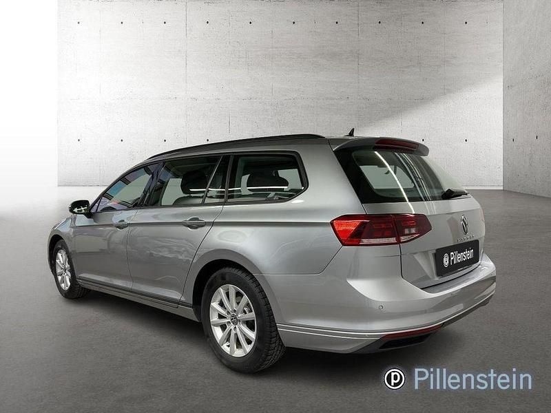 Gebraucht VW Passat Business 150 PS (110 kW) 2023 Silber Kombi