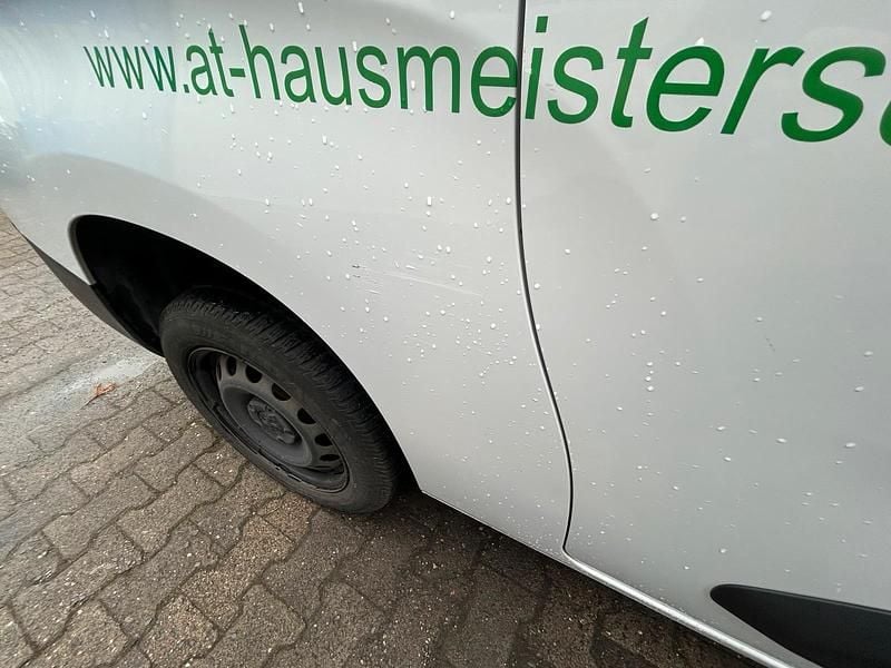 Gebraucht Peugeot Partner 101 PS (74 kW) 2023 Weiß Van / Kleinbus