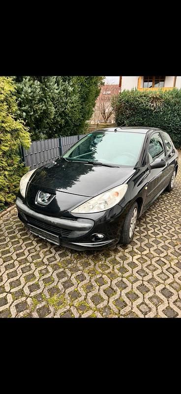 Schwarz Gebraucht 2009 Peugeot 206+ Kleinwagen | 2.290 € (Etwas zu teuer) - Bild 1/4