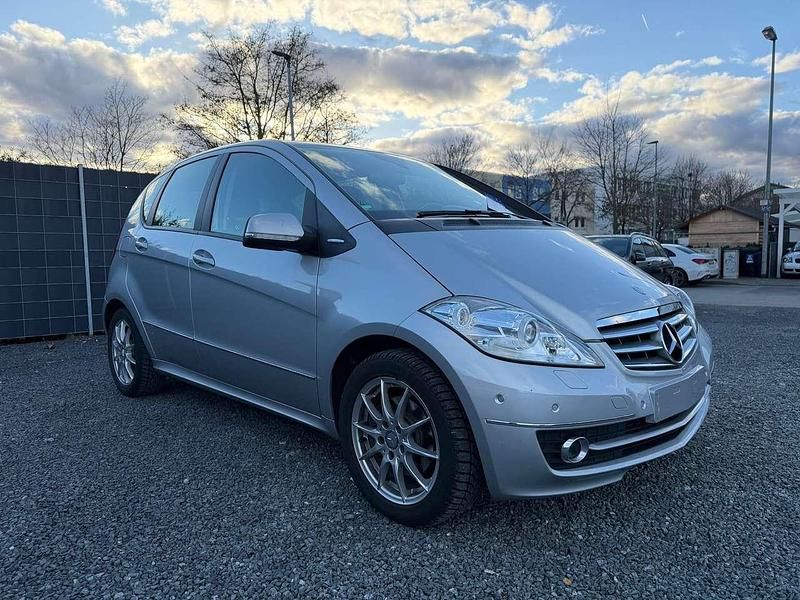 Gebraucht Mercedes A200 140 PS (102 kW) 2011 Polarsilber  metalliclack Kleinwagen