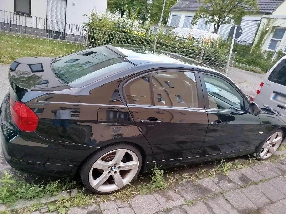 Gebraucht BMW 316 116 PS (85 kW) 2010 Schwarz Limousine