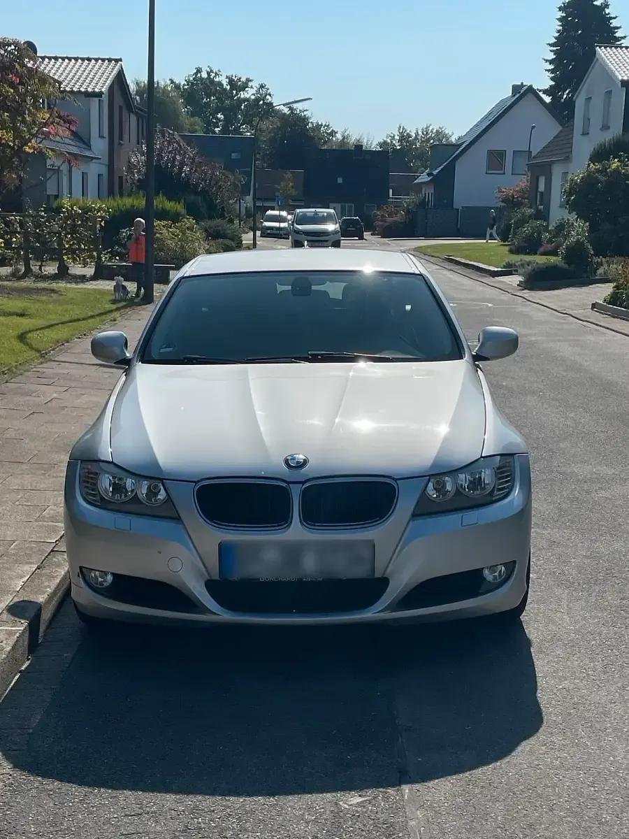Gebraucht BMW 320 110 PS (80 kW) 2010 Silber Kombi