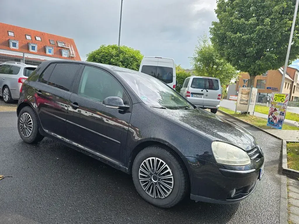 Używany VW Golf V 140 KM (102 kW) 2007 Czarny Sedan/Limuzyna