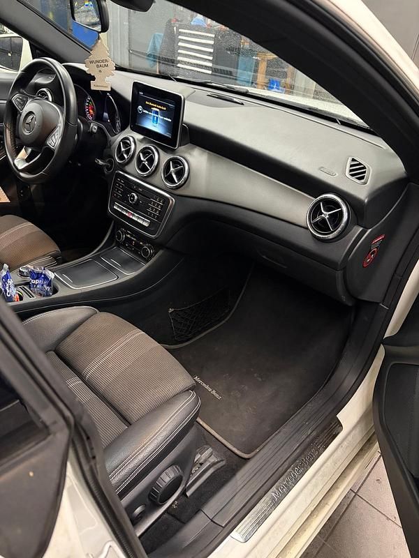 Gebraucht Mercedes CLA200 156 PS (114 kW) 2016 Weiß Coupé