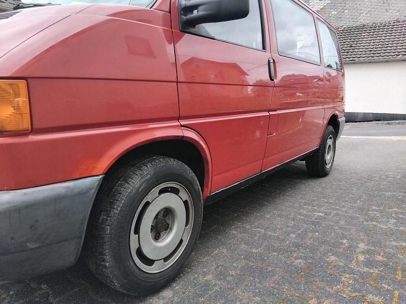 Gebraucht VW T4 68 PS (50 kW) 2000 Andere farben Van