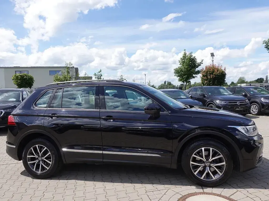Gebraucht VW Tiguan Life 150 PS (110 kW) 2023 Deepblack metallic SUV