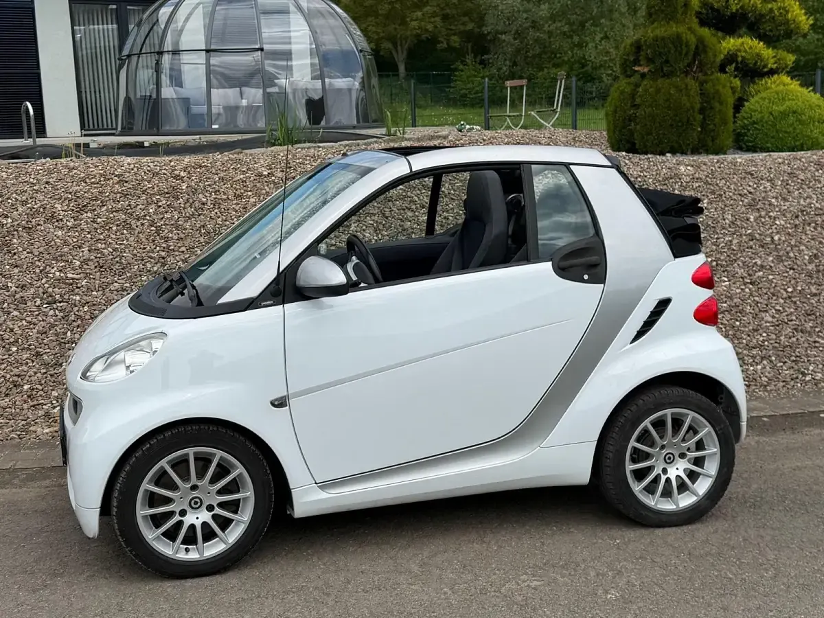Gebraucht Smart ForTwo Cabrio 71 PS (52 kW) 2012 Weiß Cabrio