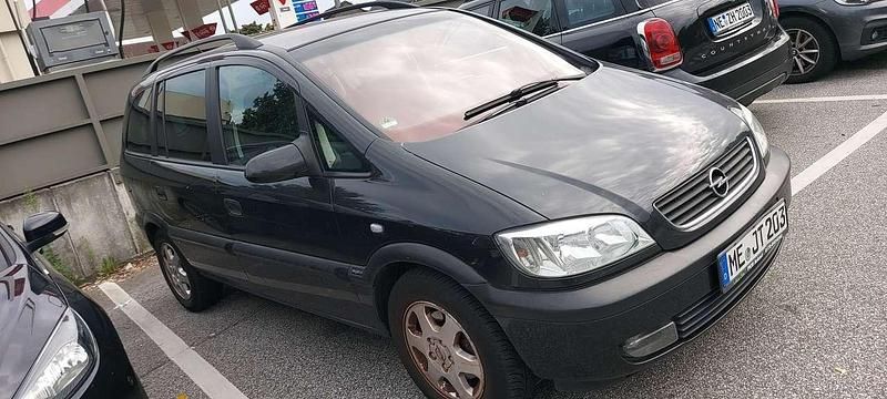 Schwarz Gebraucht 2000 Opel Zafira Edition Van / Kleinbus | 850 € (Guter Preis) - Bild 1/4