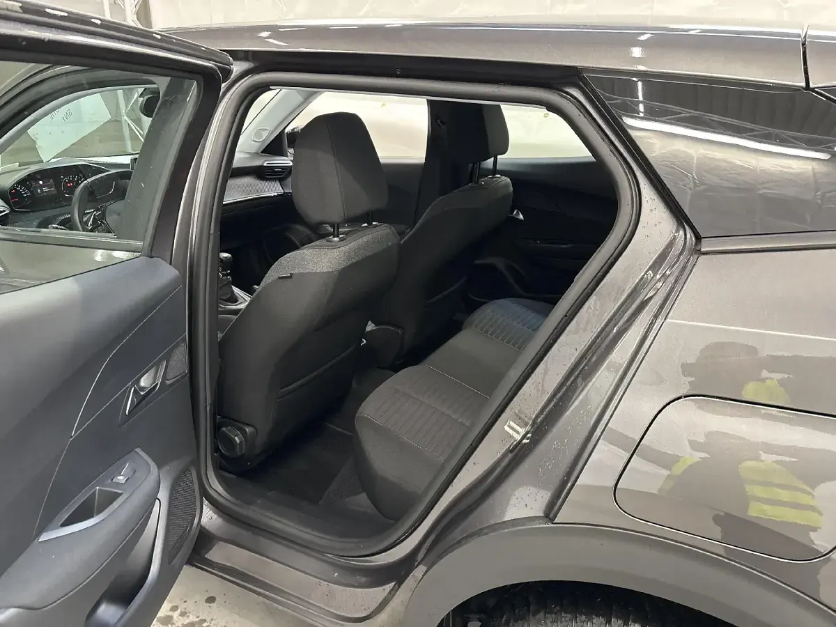 Gebraucht Peugeot 2008 Active 99 PS (72 kW) 2022 Platinum grey SUV