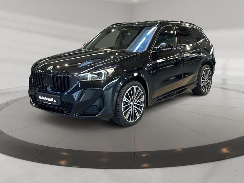 Black sapphire metallic Gebraucht 2022 BMW X1 M Sport SUV | 40.710 € (Etwas zu teuer) - Bild 1/4