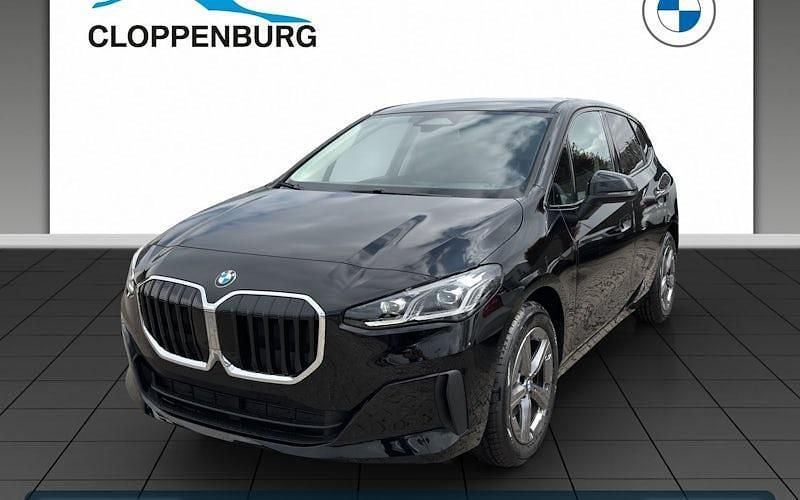 Schwarz Neu 2025 BMW 218 Comfort Edition Kombi | 34.920 € (Superpreis) - Bild 1/4