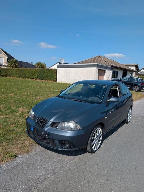 Grau Gebraucht 2008 Seat Ibiza Limousine | 2.999 € (Fairer Preis) - Bild 1/4
