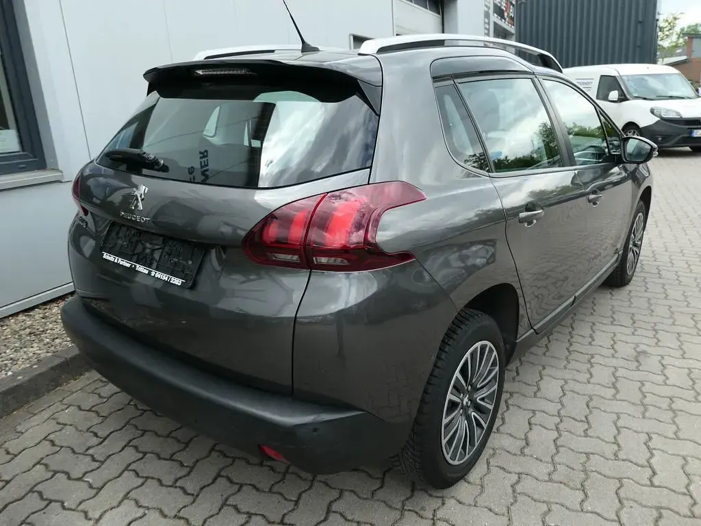 Gebraucht Peugeot 2008 Active 82 PS (60 kW) 2019 Gris platinium SUV
