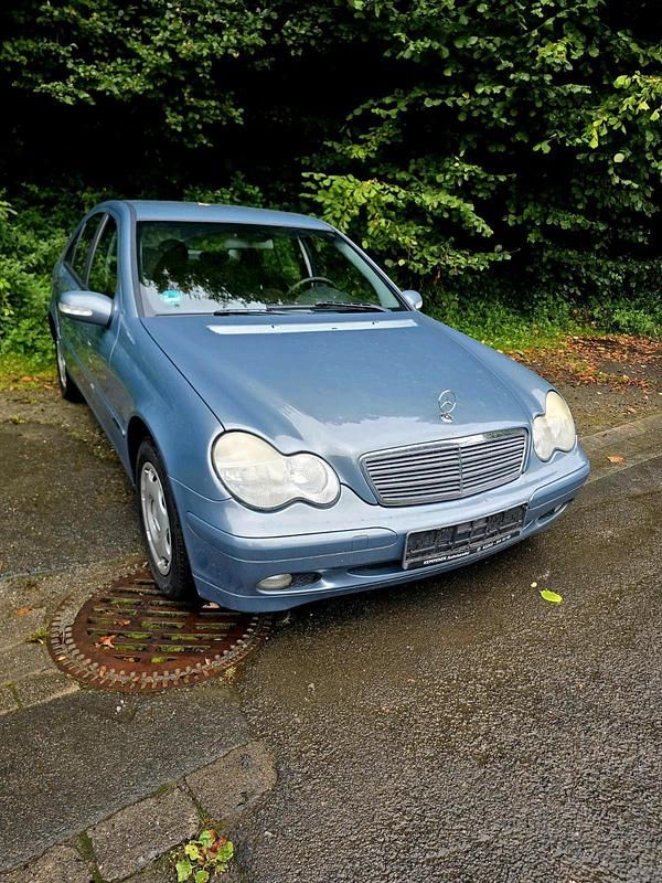 Blau Gebraucht 2004 Mercedes C180 Limousine | 1.600 € (Superpreis) - Bild 1/4