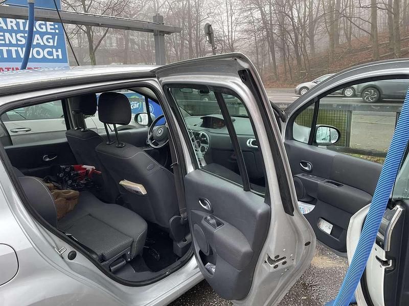 Gebraucht Renault Modus Dynamique 103 PS (75 kW) 2011 Silber Van / Kleinbus