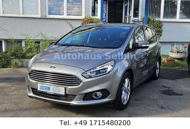 Grau Gebraucht 2017 Ford S-MAX Business Edition Van / Kleinbus | 9.600 € (Guter Preis) - Bild 1/4