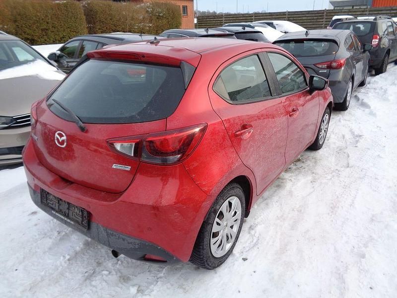 Gebraucht Mazda 2 Center-Line 90 PS (66 kW) 2015 Rot Limousine