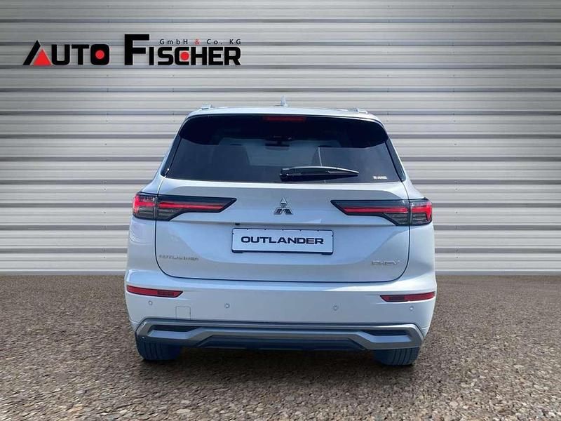 Gebraucht Mitsubishi Outlander P-HEV Top 306 PS (225 kW) 2025 Titanweiß SUV