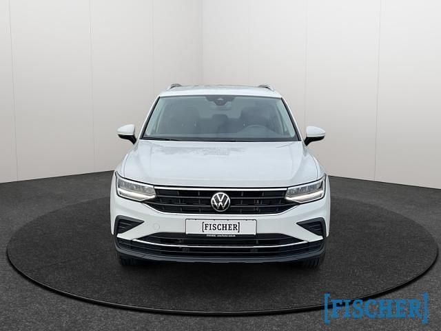 Gebraucht VW Tiguan Active 131 PS (96 kW) 2023 Weiss SUV