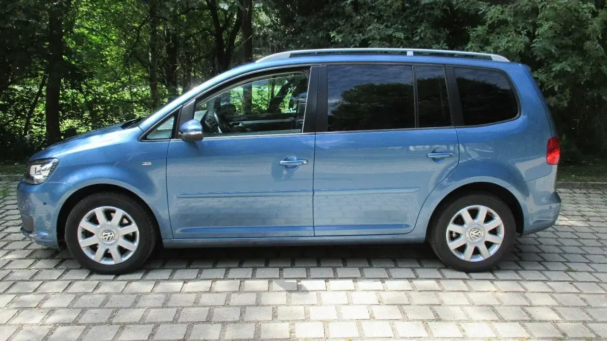 Gebraucht VW Touran Cup 140 PS (102 kW) 2014 Blau Van / Kleinbus