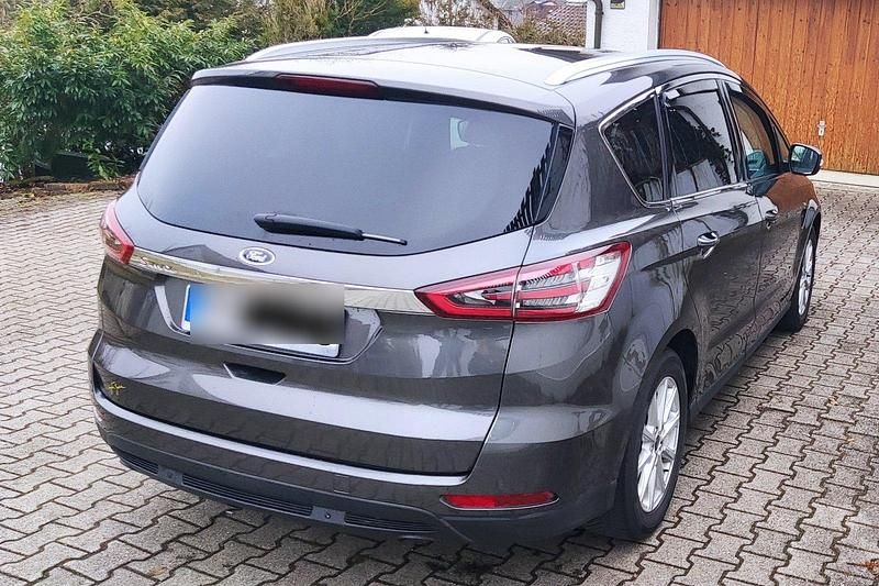 Gebraucht Ford S-MAX Titanium 150 PS (110 kW) 2016 Grau Van / Kleinbus