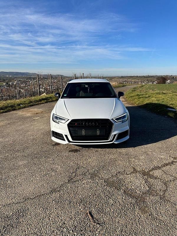 Gebraucht Audi S3 Ambiente 310 PS (228 kW) 2018 Weiß Limousine