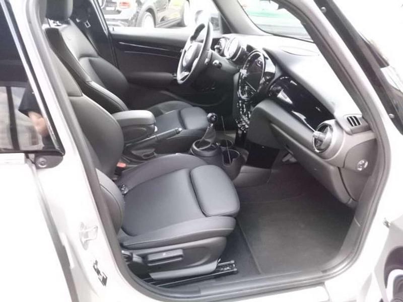Gebraucht Mini Cooper Classic 136 PS (100 kW) 2022 White silver metallic Kleinwagen