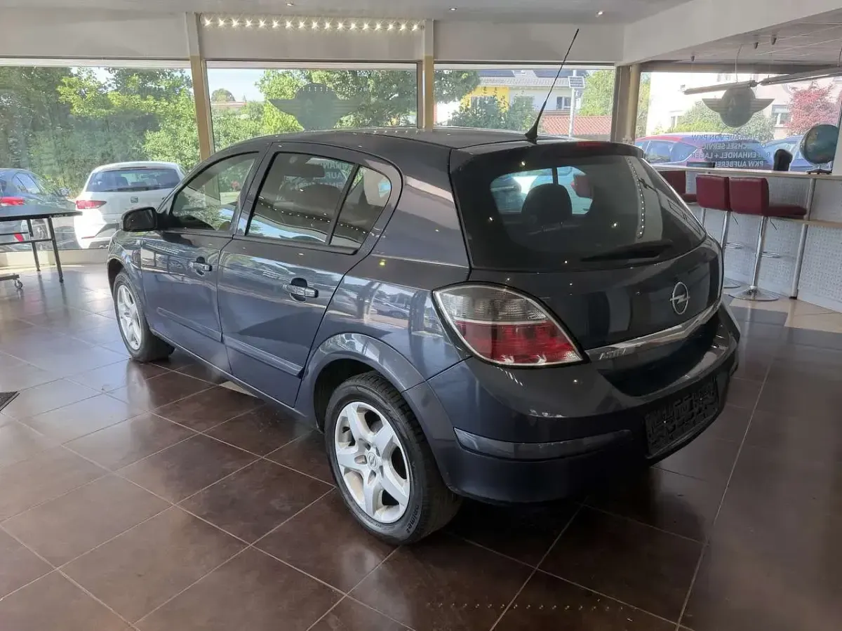 Gebraucht Opel Astra Edition 116 PS (85 kW) 2008 Metro m2 Kleinwagen