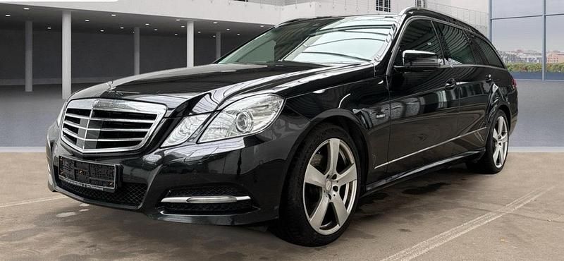 Schwarz Gebraucht 2010 Mercedes E350 Avantgarde Kombi | 11.990 € (Etwas zu teuer) - Bild 1/4