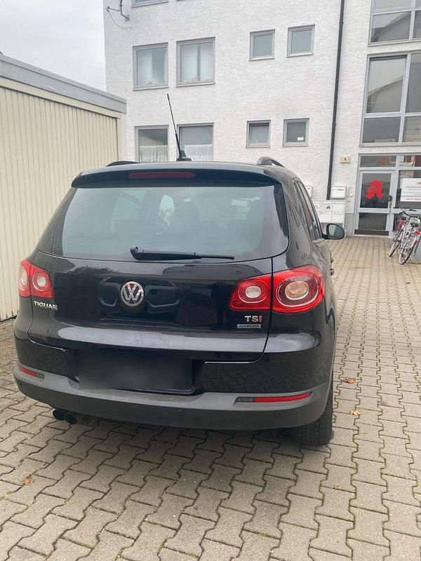 Gebraucht VW Tiguan 122 PS (89 kW) 2010 Schwarz SUV